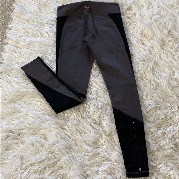 ALO Yoga Undertone Gray & Black Zipper Leggings - Picture 10 of 12